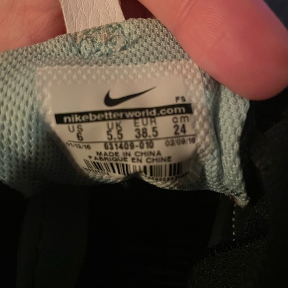 Nike Solarsoft Running :: Women’s Size 6 :: Black/Green - Picture 2 of 7